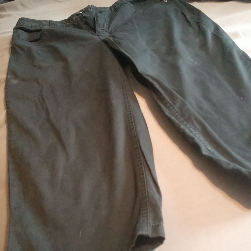 Black Capris